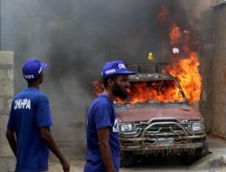KARAÇİ’DE ŞİDDET DİNMİYOR!!