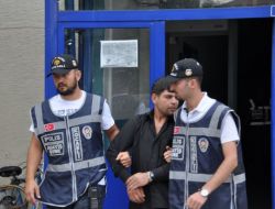 13 Aylık Bebekleriyle Hırsızlık Yaptılar