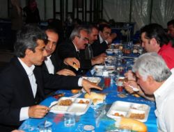 Vali Karaloğlu, İlk Orucunu İftar Çadırında Açtı