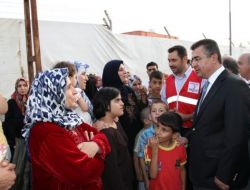 Vali Lekesiz, Çadır Kentlerdeki Suriyelilerle İftarda Buluştu