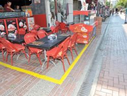 Dükkanların Yola Taşmaması İçin Sarı Çizgi Uygulaması