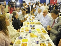 Francis J. Ricciardone İftar Yemeğine Katıldı