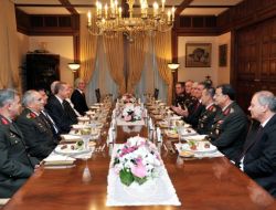 Gül, Yaş Üyelerine İftar Yemeği Verdi!