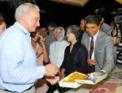 Abd Büyükelçisi Ricciardone İftar Yemeği Yedi