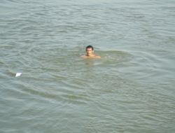 Bunaltıcı Sıcaklarda Serinlemek İsteyen Cizreliler, Dicle Nehri'ne Akın Ediyor