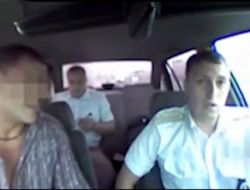 Rusya'da Sarhoş Sürücü Trafik Polislerini Çileden Çıkarttı