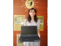 Sbs'de Dereceye Giren Öğrenci Dizüstü Bilgisayarla Ödüllendirildi