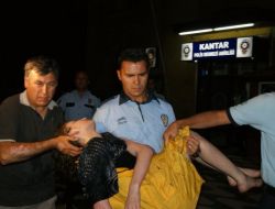 Denize Düşen Genç Kızı Polis Kurtardı