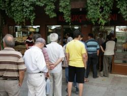 Sıcak Pide Kuyrukları Ramazan'a Renk Katıyor