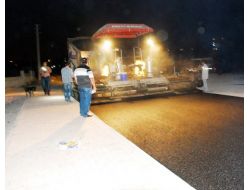 Belediye Asfalt Çalışmasını Sıcaktan Dolayı Gece Yapıyor
