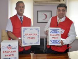 Marketten Alışveriş Yapan Müşteriler Bir Gıda Paketi De Fakirler İçin Alıyor