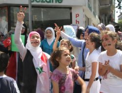 İstanbul'da Yaşayan Suriyeliler Esad'ı Protesto Etti