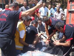 Kontyenır Otomobilin Üstüne Düştü: 3 Ölü, 1 Yaralı