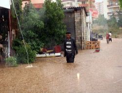 Alanya'da Aniden Bastıran Yağmur Sel Baskınlarına Neden Oldu!