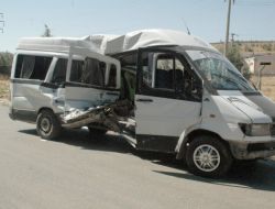 Yük Treni Fabrika İşçilerini Taşıyan Minibüse Çarptı: 4 Yaralı