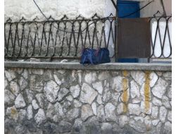 Okul Duvarına Bırakılan Şüpheli Çanta Polisi Alarma Geçirdi