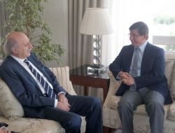 Davutoğlu, Lübnanlı Velid Canbolat'ı Kabul Etti