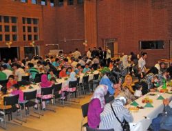 Uygur Türkleri, İftar Yemeğinde Buluştu!