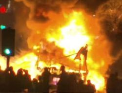 LONDRA'DA ZENCİLER AYAKLANDI