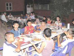 Kur’an Kursu Öğrencileri İftarda Bir Araya Geldi