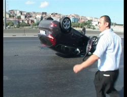 Kız Kardeşler Takla Atan Otomobilden Yürüyerek Çıktı