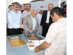 Bakan Yıldız, İftar Çorbasını Kendi Elleriyle Dağıttı