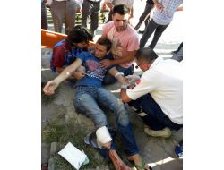 Motosikletle Otomobil Çarpıştı: 2 Yaralı