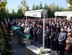 Denizde Cesedi Bulunan Öğretim Üyesinin Tabutunu Kadınlar Taşıdı!