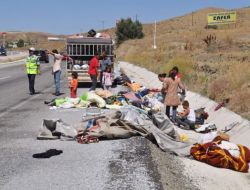 Kamyonetin Kasasında Çıkan Yangından Son Anda Kurtuldular