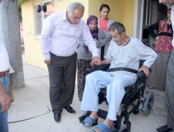 Hendek Belediyesi'nden İki Engelli Vatandaşa Akülü Araç