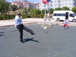 Validen Top İstedi, Hediyesini Makamda Aldı