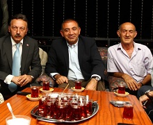 Tekin: Suriye'yi bize de anlat