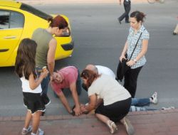 Bisikletle Karşıdan Karşıya Geçerken Otomobil Çarptı