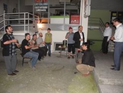 Of’ta Teravih Öncesi Cemaate Çay Ücretsiz