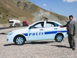Maket Polis Otosu İle Trafik Kontrolü