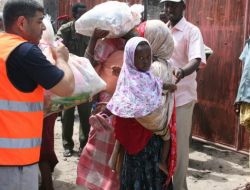 Sudanlı Yetimlere Fitre Ve Zekat Veren Bursalı İşadamları Dönüyor