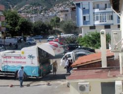 Altınoluk Belediyesi Çöp Konteynerlerini Dezenfekte Ediyor