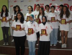 Körfez'den Başarılı Öğrencilere Altın Ve Plaket