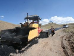 Binbir Hatimlerin Başlatıcısı Pir Ali Baba Kabrinin Yolu Asfaltlanıyor