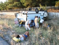 Tır’a Çarpan Karavan Takla Attı: 3 Yaralı