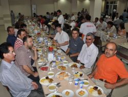 Serhat Koleji Öğretmenleri Komşularına İftar Yemeği Verdi