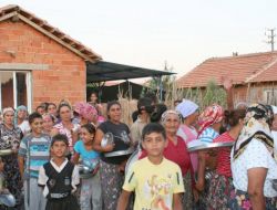 Bayındır Belediyesi Romanlara Her Gün İftar Yemeği Dağıtıyor