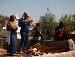 Ramazan Ayında Mezarlıklar Ziyaretçi Akınına Uğradı