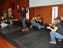 Abd'li Öğrenciler Türkçe Öğrendi, Kolbastı Ve Zeybek Oynadı