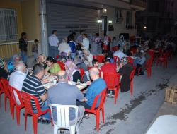 Mahalle Sakinleri Sokak İftarında Biraraya Geldi