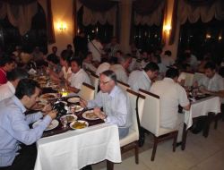 Edremit Belediyesi'nden Basına İftar Yemeği