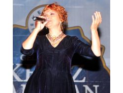 Ramazan Etkinliğinde Şükriye Tutkun 20 Bin Kişiye Konser Verdi