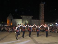 ‘var Mısın Yok Musun'un Erzurum Versiyonu ‘he Mi Yok Mu’