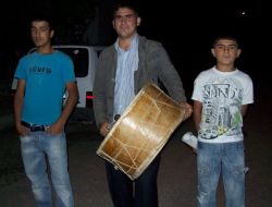 Ramazan Davulcusu Olup Aile Bütçesine Destek Oluyorlar