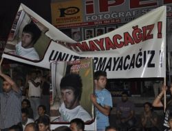 Oğlunun Öldürülüşünün Yıl Dönümünde Adalet Arıyor